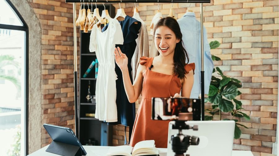 Understanding the Influence of Online Reviews on Buyers